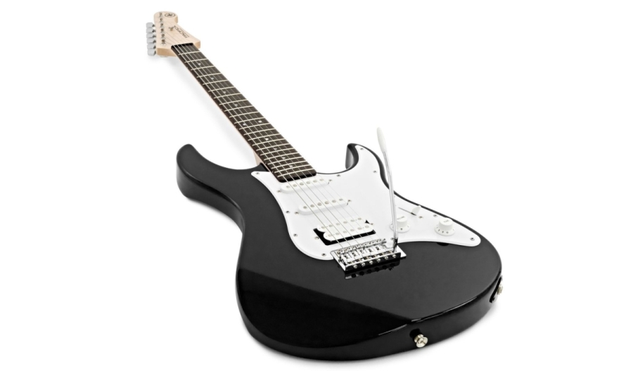 Yamaha Pacifica 012 BL (Black)